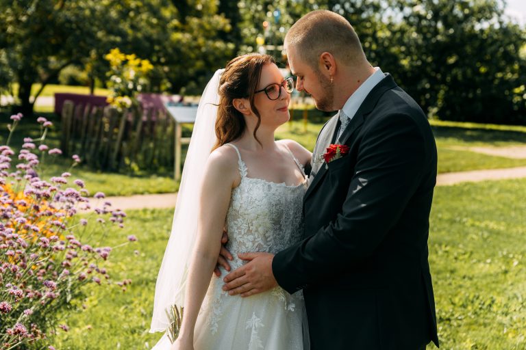 Hochzeit Ina & Michael – Romantische Sommerhochzeit im Schutzhaus Rosental in Wien